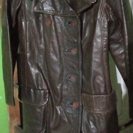 Saco largo con cinturón. Cuero, estilo 70s vintage.