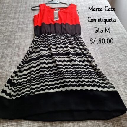 Vestido con etiqueta marca Cats