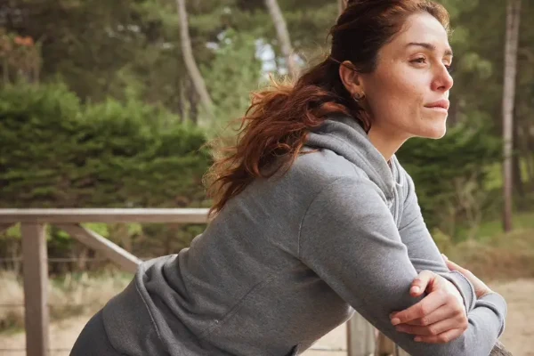 ¿Cómo elegir casacas deportivas mujer según tu actividad