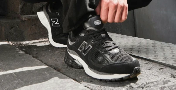 Variedad en zapatillas para hombre