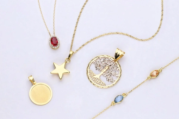 7. Collar con colgante