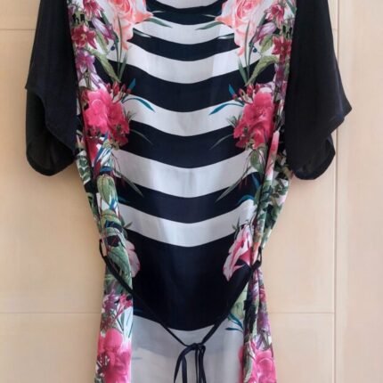 Blusa negra floreada Bnx