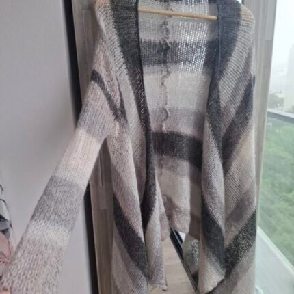  🤍Cárdigan de tejido calado en tonos neutros (beige, gris y negro)